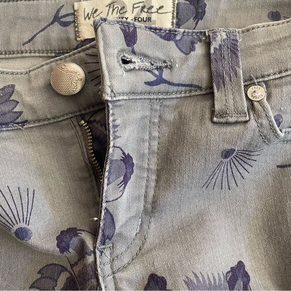 Free People We The Free Floral Print Bell Bottom Jeans Gray Size 24 - Picture 4 of 9